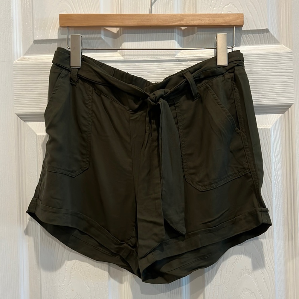 NWT New York and Company Belted Pull On Shorts